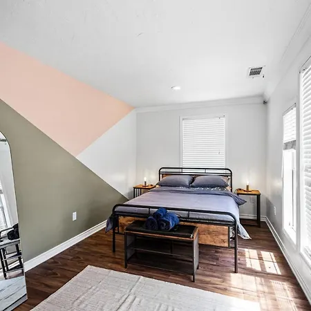 Dallas Oak Lawn Oasis W/ Private Pool, Hot Tub-2